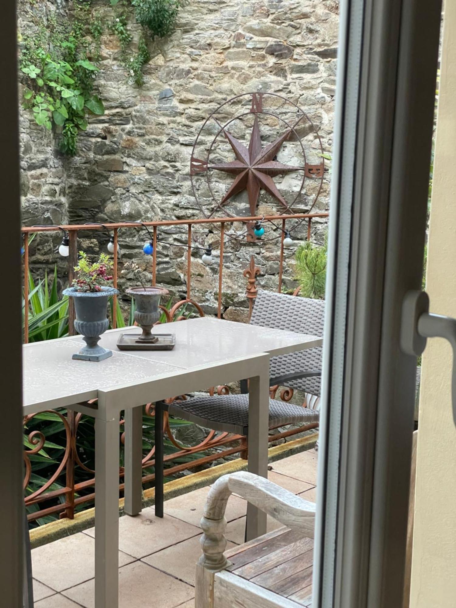 Appartement De 1634 Avec Balcon Au Sud Sur Jardin En Plein Coeur Historique Tréguier Eksteriør billede
