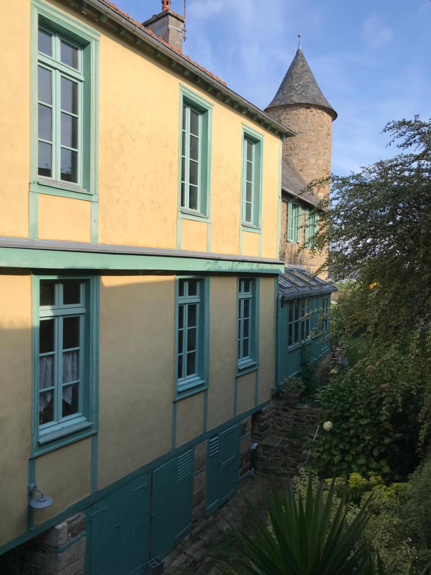 Appartement De 1634 Avec Balcon Au Sud Sur Jardin En Plein Coeur Historique Tréguier Eksteriør billede